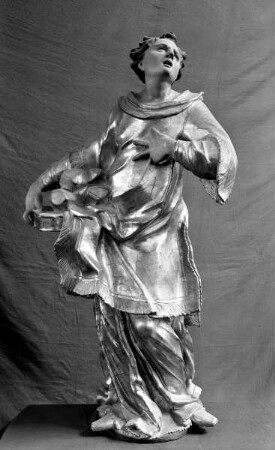 Südlicher Seitenaltar: Marienaltar — Sankt Stephanus