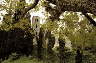 Bellagio: Kirchturm zwischen Parkbäumen der Villa Melzi