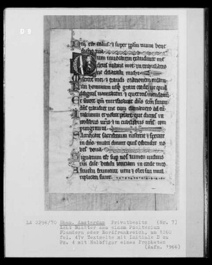 Blatt aus einem Psalterium, fol. 47v: Textseite mit Initiale D zu Psalm 4 mit Halbfigur eines Propheten