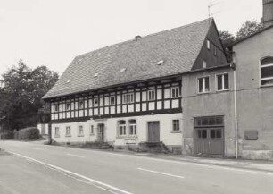 Wohnhaus mit Anbau