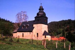 Dorfkirche von SO; Turm und Apsis
