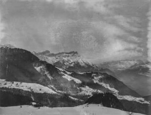 Schneebedeckte Berge : Panoramablick auf schneebedeckte Berge