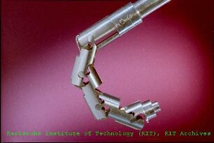 Detail eines steuerbaren Geräts mit Vielgelenkstruktur der Hauptabteilung Ingenieurtechnik (HIT) für die minimalinvasive Chirurgie (MIC)