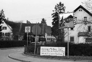 Freiburg im Breisgau: Protestplakate gegen die Mülldeponie am Tuniberg
