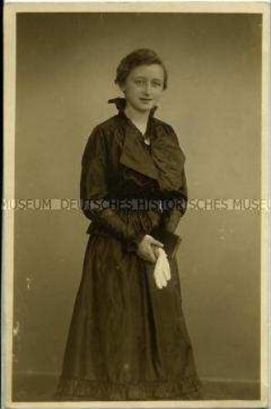 Porträt von Ilse Schwarzlose zur Konfirmation