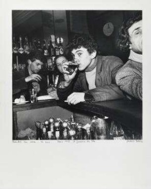 Prendez un verre... tu sais...Paris 1953, St. Germain des Prês. (Jean-Michel Mension im Chez Georges)