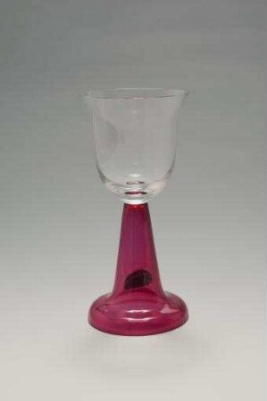 Gläsersatz mit dem rubinroten Fuß (Weißweinglas)