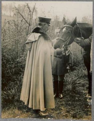 [Kaiser Wilhelm II. mit einem Pferd]