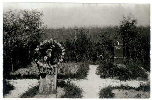 Postkarten aus dem Kriegsgefangenenlager Puchheim: o.Nr.: Friedhof (mehrere Aufnahmen)