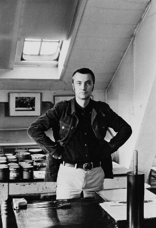Der Maler und Grafiker Karl-Georg Hirsch in seinem Atelier