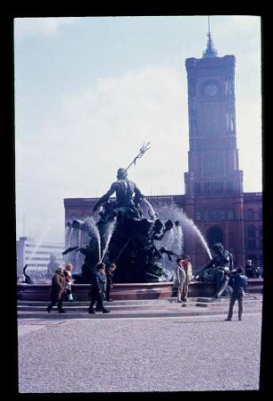 Rathaus/Brunnen 31.3.72.