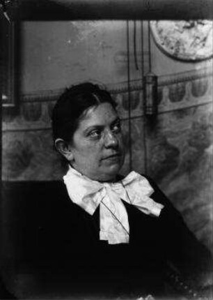 Ohne Titel (Portrait Hulda Zille, Brustbild)