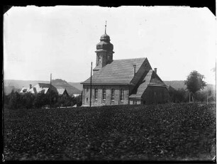Kirche und Krankengebäude M6 in Richtung Burgruine Weibertreu
