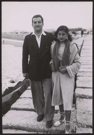 Roma-Paar am Strand von Saintes-Maries-de-la-Mer