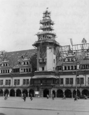 Wiederaufbau des Alten Rathauses : Richtfest am 31. Mai 1947