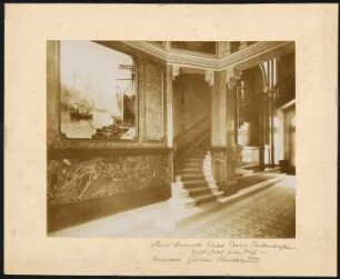 Wohnhaus Heinrich Keibel II, Berlin-Mitte: Durchfahrt zum Hof mit Treppenhaus und Wandmalerei