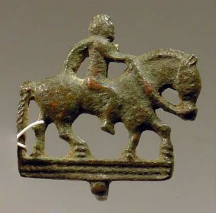 Fibel in Form eines Reiters zu Pferd