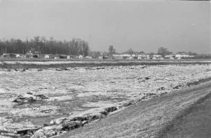 Eisschollen : Eisschollen auf der Weißen Elster (heute Elsterflutbet), östlicher Damm nach Nordwest. Im Hintergrund Villen der Pistorisstraße