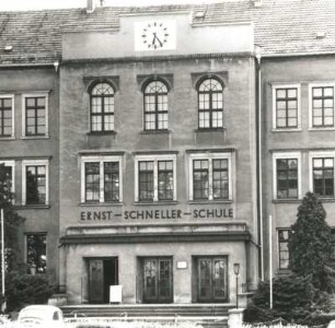 Colditz, Schulstraße 12. Schule (Ernst-Schneller-Schule; um 1900). Mittelrisalit