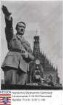 Hitler, Adolf (1889-1945) / Sammelwerk Nr. 15 'Adolf Hitler', Bild Nr. 178, Gruppe 65 / Porträt Adolf Hitlers in Uniform vor dem Rathaus in Nürnberg auf dem Reichsparteitag der NSDAP, stehend, Kniestück
