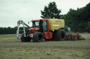 Fotografie: Gülle- und Entmistungstechnik, Gülleausbringung, Güllefass, Trägerfahrzeug