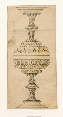 Doppelpokal mit einem Kranz von Äpfeln