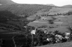 Kirche von Neuenweg und Belchen