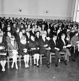 Theodor-Mommsen-Schule: Hamburger Straße: Theodor-Mommsen-Fest mit Oberstudiendirektor Hans-Jürgen Siepermann, Bürgermeister Hermann Barth und Ernst Wolf Mommsen