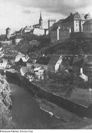 Bautzen. Stadtteilansicht. Blick vom Protzschenberg über die Spree nach Südosten gegen den Stadtteil Unterm Schloss, Burgwasserturm, Petriturm und Ortenburg