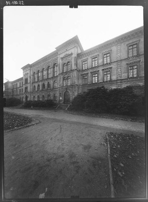 Zittau, Theaterring 3. Pestalozzischule (1866). Eingangsseite