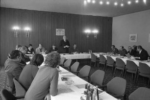 Protest der "Bürgeraktion Umweltschutz zentrales Oberrheingebiet" gegen die geplante Erweiterung der Oberrheinischen Mineralölwerke GmbH
