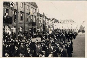 Erinnerungsalbum an das 11. Badische Bundessängerfest in Karlsruhe. Festzug