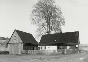 Bad Brambach Raun. Bauernhof. Dorfstraße 47. Nach 1800. Scheune und Wohnstallhaus. Straßenansicht