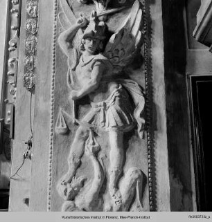 Der Erzengel Michael triumphiert über den Teufel