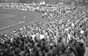 Freiburg: Mösle-Stadion; Publikum beim [Spiel]