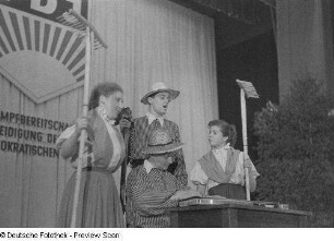 Auftritt der Kulturgruppe der Hauptverwaltung der Volkspolizei in der Kongresshalle