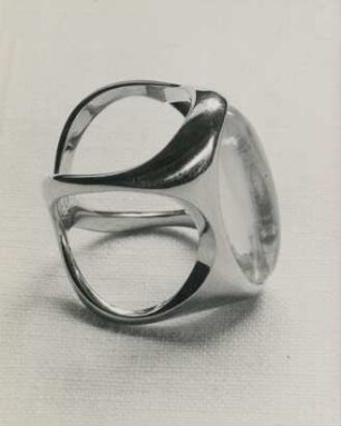 Ring. Goldring mit Mondstein von Friedrich Becker