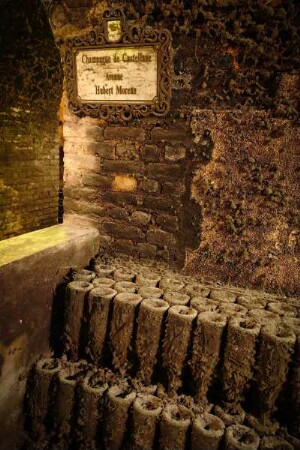 Frankreich. Champagne Ardenne. Marne. Epernay. Champagner Kellerei. De Castellane. Lagerung von 30 bis 40 Jahre alten Flaschen