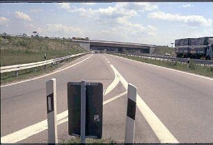 Einfahrt in Kreisel Nord (Heilbronn Richtung Hockenheim) von Nebenfahrbahn Ost (Heilbronn Richtung Mannheim): Blick von Norden