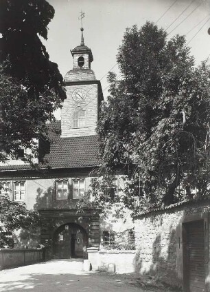 Waltershausen, Schloss Tenneberg : Waltershausen. Schloss Tenneberg. Ansicht von Süden über Brücke