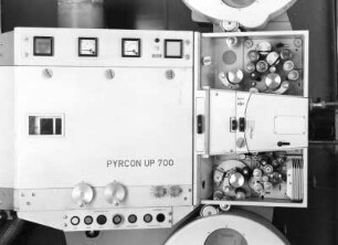 Pyrcon UP 700 : Filmprojektor Pyrcon UP 700 für 35- und 70 mm-Filme (VEB Pentacon Dresden, um 1961 entwickelt). Dresden: Technische Sammlungen Dresden?