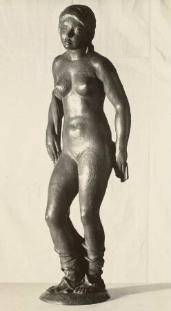 Junges Mädchen, Aktfigur