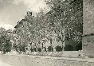 Fischer, Theodor; Stuttgart, Heusteigstr.; Sammelschulhaus - Straßenansicht