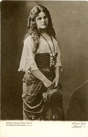 Minnie Nast als Mignon : Minnie Nast als Mignon in der gleichnamigen Oper von Ambroise Thomas. Königliche Hofoper Dresden, um 1910. Fotografie (Weltpostkarte) von E. Müller (Hahn Nachf.)