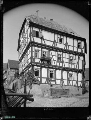 Fachwerkhaus, Meyer und Klenk, Klostergasse 10 Seitenansicht, nach der Restaurierung