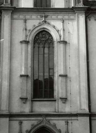 Lößnitz, Evangelische Hospitalkirche : Lößnitz (Kreis Aue), evangelische Hospitalkirche Sankt Georg, 1861, Nord- Turmfenster, 1. Obergeschoss