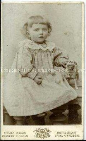 Kleines Mädchen mit Spielzeug, Carte de Visite
