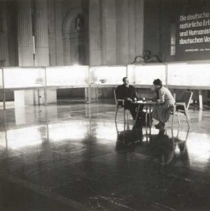 Berlin. Deutsche Staatsbibliothek. Foyer mit Ausstellung