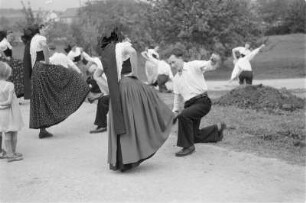 Maibaumwerfen in Panschwitz-Kuckau. : Mejemjetanje w Pančicach-Kukowje.