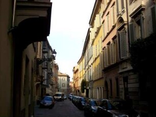 Parma: Straßenzug in der Altstadt